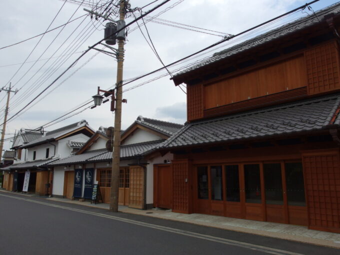 5月下旬蔵の街小江戸栃木嘉右衛門町伝統的建造物群保存地区みそ工場跡地を復元整備したガイダンスセンター