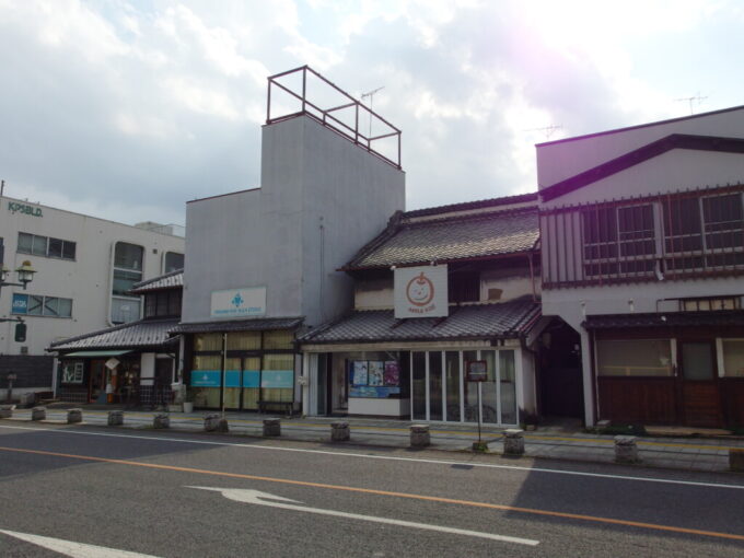 5月下旬蔵の街小江戸栃木修景事業により建物の表情が再び現れた蔵の街大通り