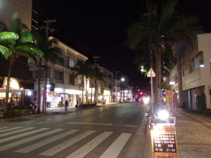 6月下旬夜の石垣島以前の落ち着きを取り戻した街