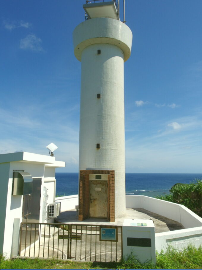 6月下旬夏の石垣島本土復帰前琉球政府により建てられた白亜の平久保埼灯台