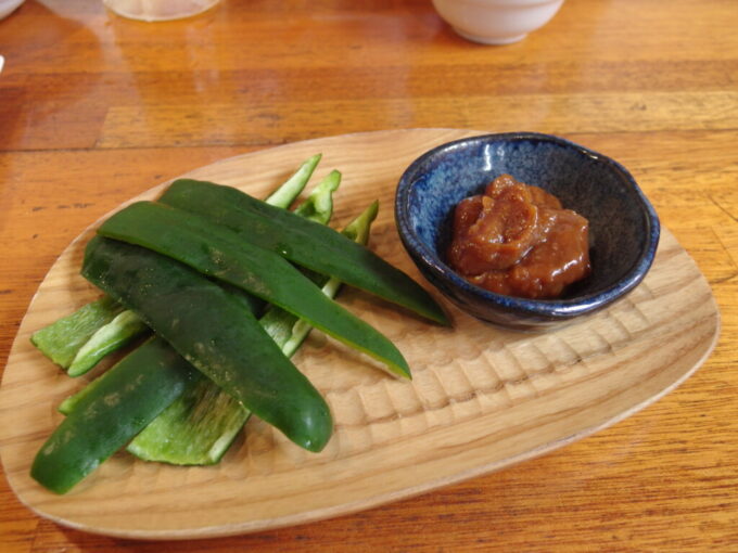 7月上旬夏の石垣島島料理やふぁやふぁパリパリピーマンと自家製油みそ