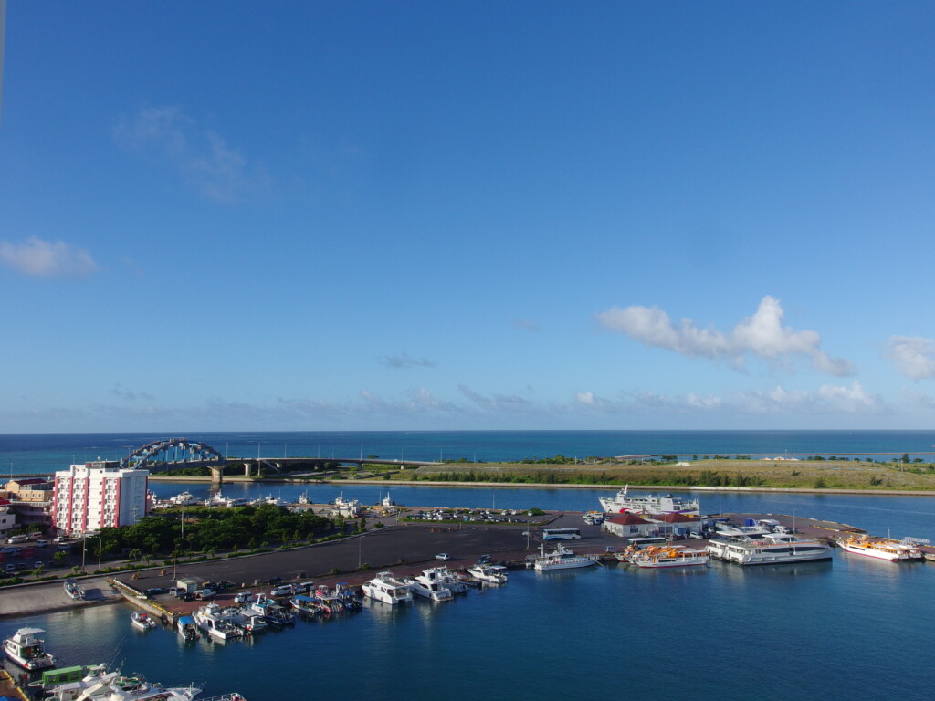 7月上旬夏の石垣島石垣港離島ターミナル至近のホテルイーストチャイナシーで迎える鮮やかな朝