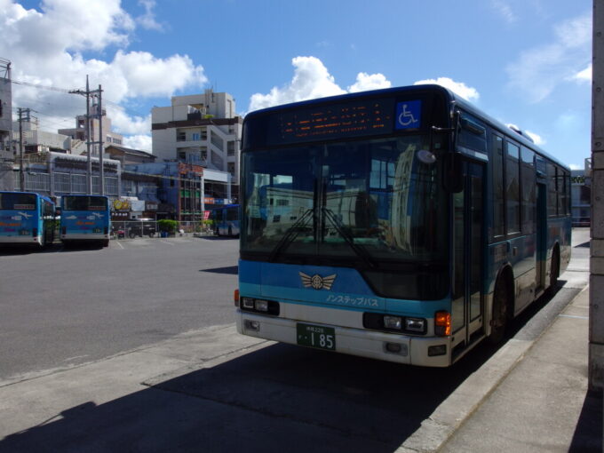 7月上旬夏の石垣島バスターミナルから東運輸4系統空港線バスに乗車