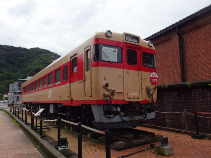 7月中旬初めての敦賀赤レンガ倉庫横に展示保存された国鉄型キハ283019