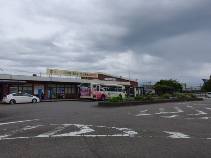 7月中旬東尋坊から京福バスに乗りあわら湯のまち駅に到着