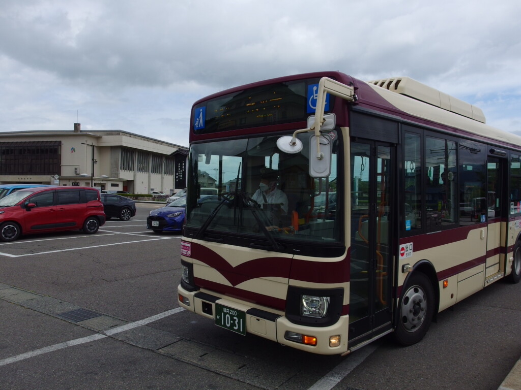 7月中旬の福井丸岡城バス停から京福バス蘆原丸岡永平寺線に乗車し永平寺を目指す