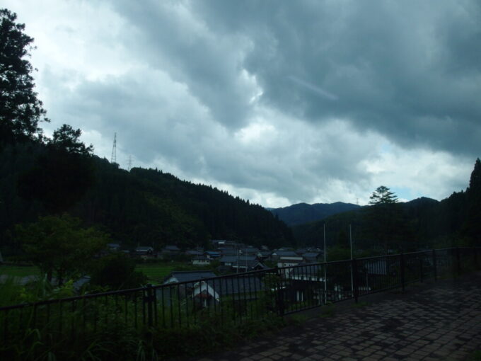 7月中旬の福井車窓は山深さを増し永平寺へ向けて登る