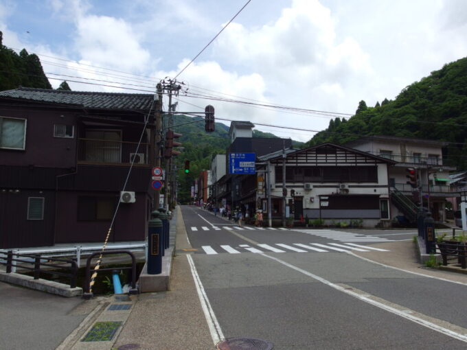 7月中旬の福井永平寺へと続く参道