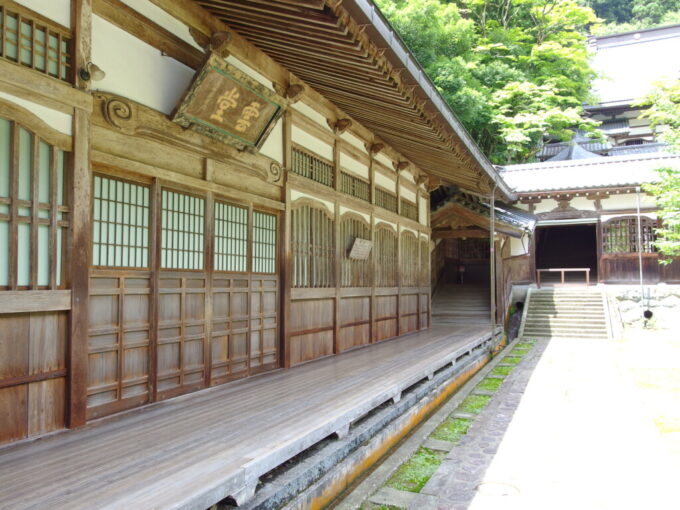 7月中旬の福井永平寺七堂伽藍の右腕に当たる僧堂