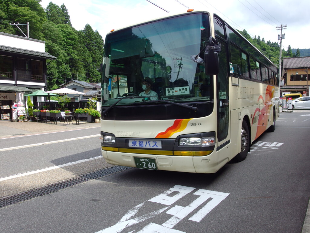 7月中旬の福井永平寺バス停から特急永平寺ライナーで福井駅へ