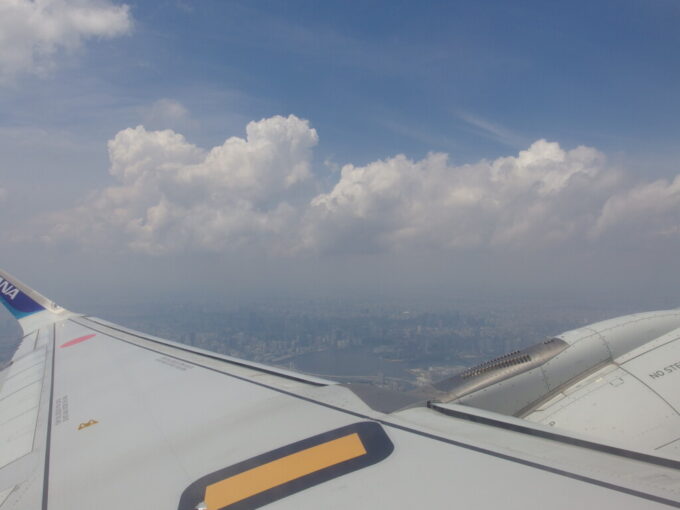 7月最終日羽田空港を離陸したANA大館能代空港行きA320エンジン音も静かに東京上空を急上昇