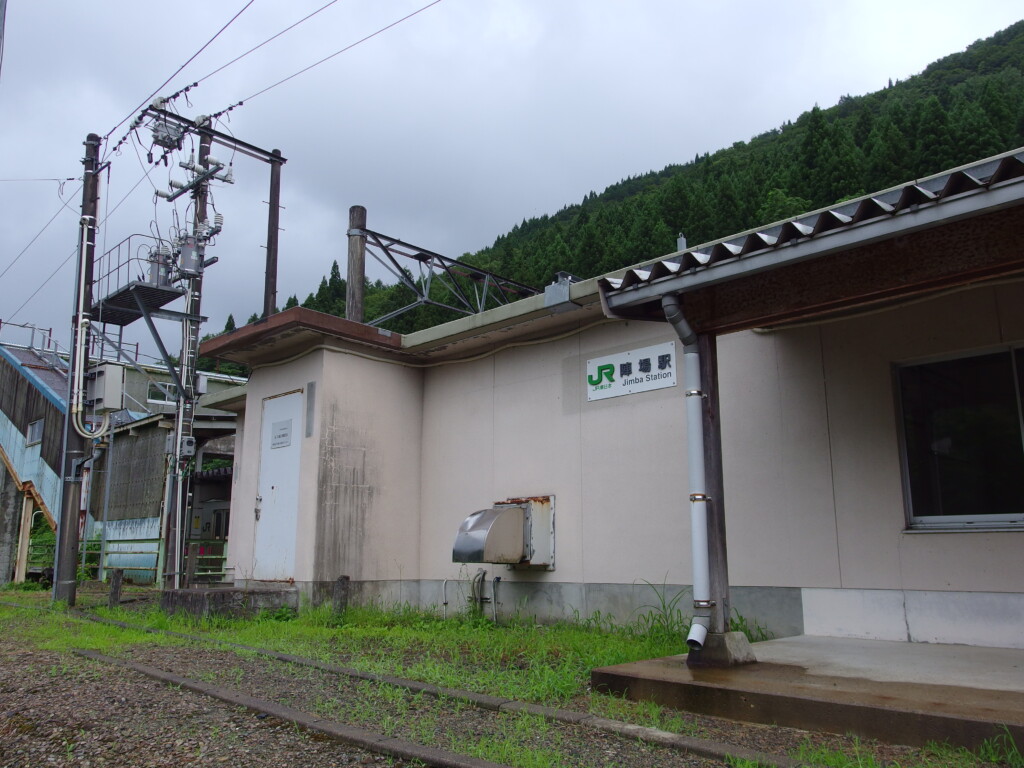 7月最終日雨の奥羽本線陣場駅