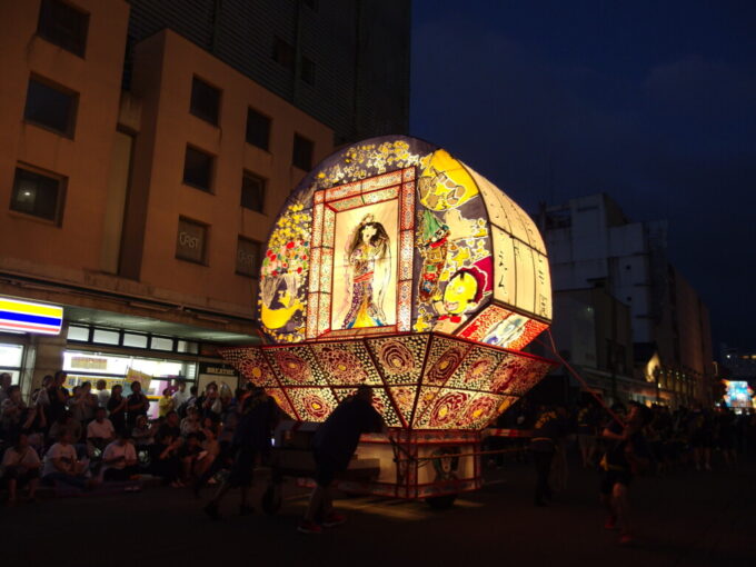 8月上旬夏の弘前夜空に輝く子供たちのねぷた絵