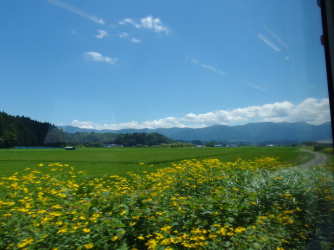 8月上旬夏の花輪線キハ110盛岡行き十和田南駅でのスイッチバックを終え進行方向は逆側に