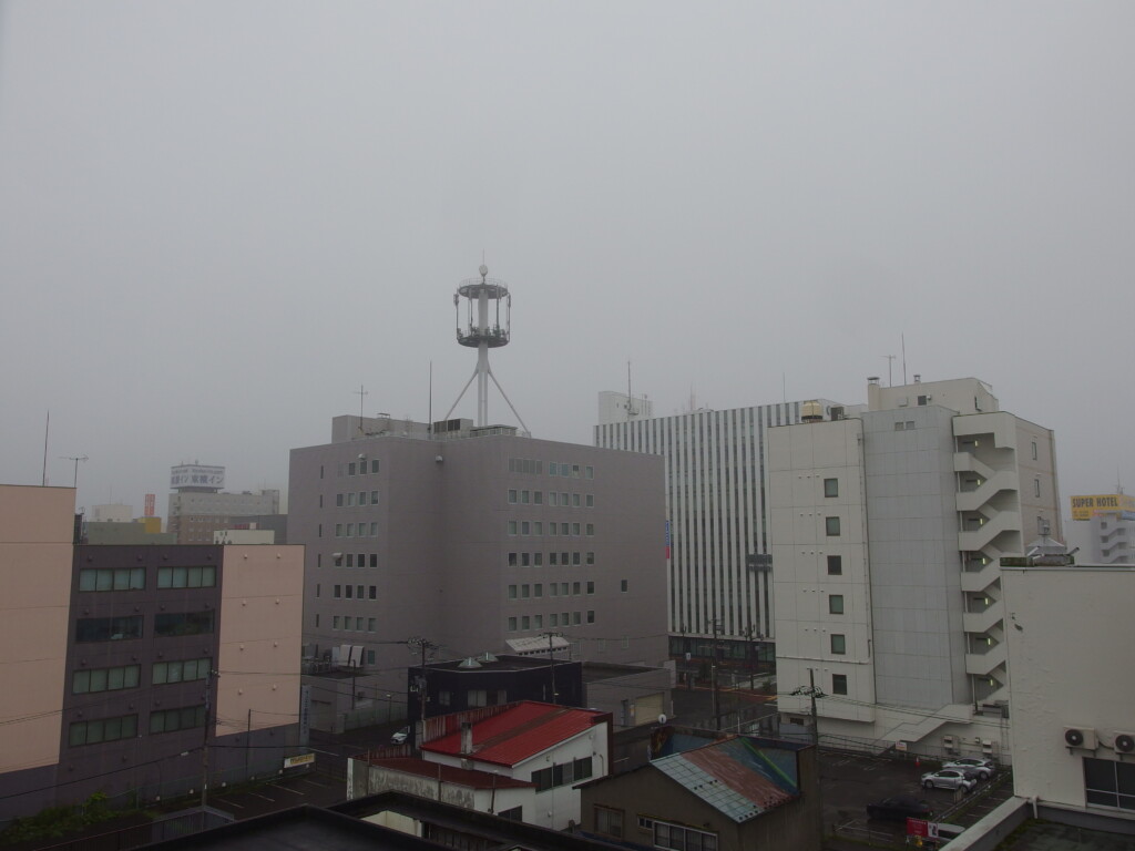 8月下旬初めての釧路で迎える雨に煙る朝