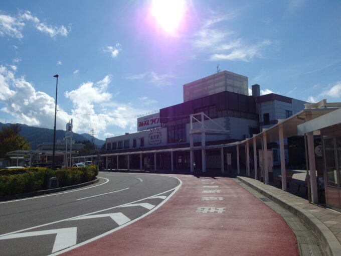 10月上旬秋晴れの中央本線塩尻駅