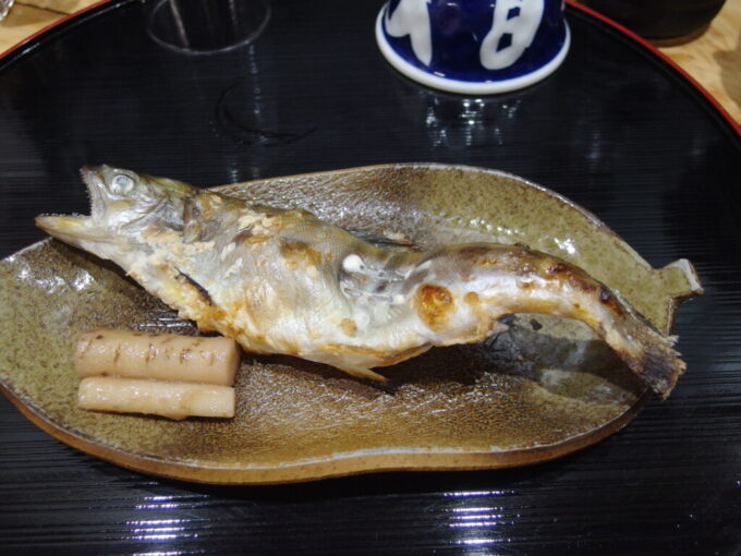 10月上旬木曽三岳の一軒宿釜沼温泉大喜泉2泊目夕食地アマゴの塩焼き