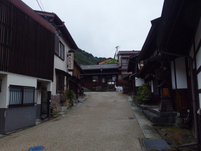 10月上旬旧中山道福島宿に残る上ノ段の江戸時代からの宿場の街並み