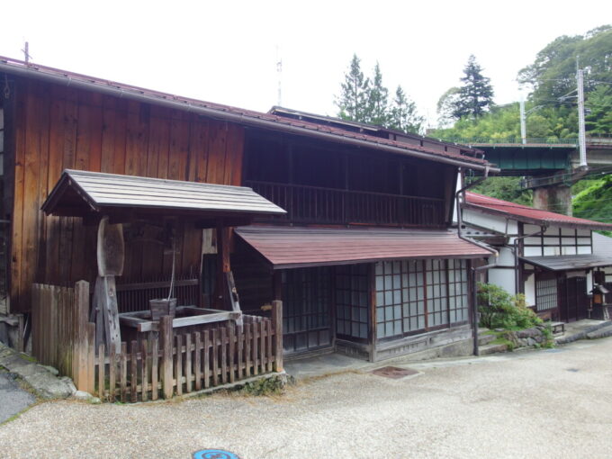 10月上旬旧中山道福島宿上ノ段の桝形に残る古井戸