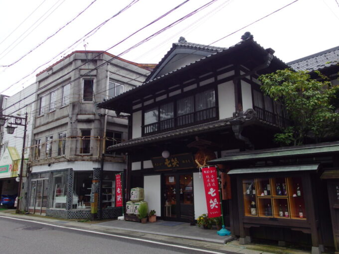 10月上旬旧中山道福島宿旨い酒を醸す七笑酒造の渋い建物