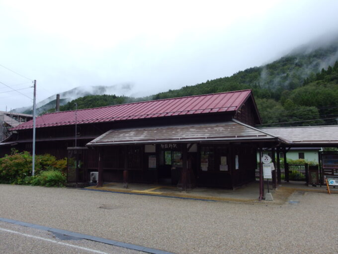 10月上旬曇天の奈良井駅