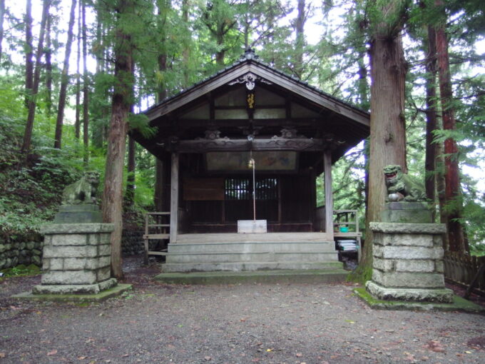 10月上旬旧中山道奈良井宿下町氏神様の八幡神社にお参りを