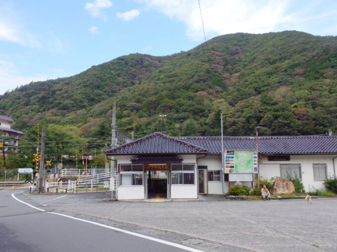 10月下旬身延線下部温泉駅