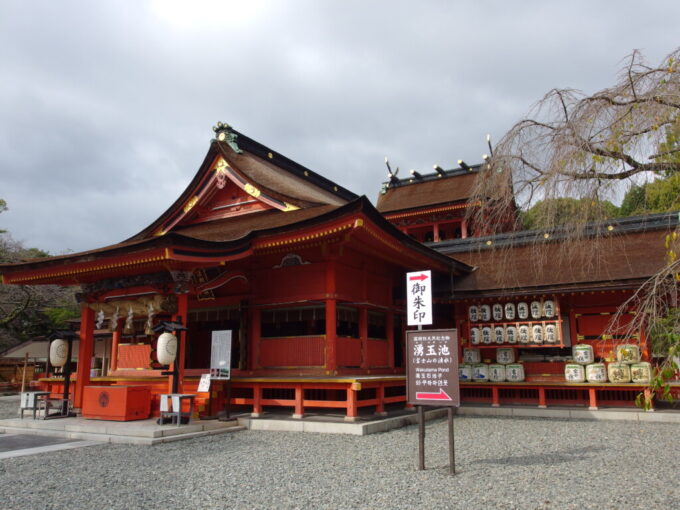 10月下旬初めての富士宮富士山本宮浅間大社朱塗りと檜皮葺の優美な拝殿