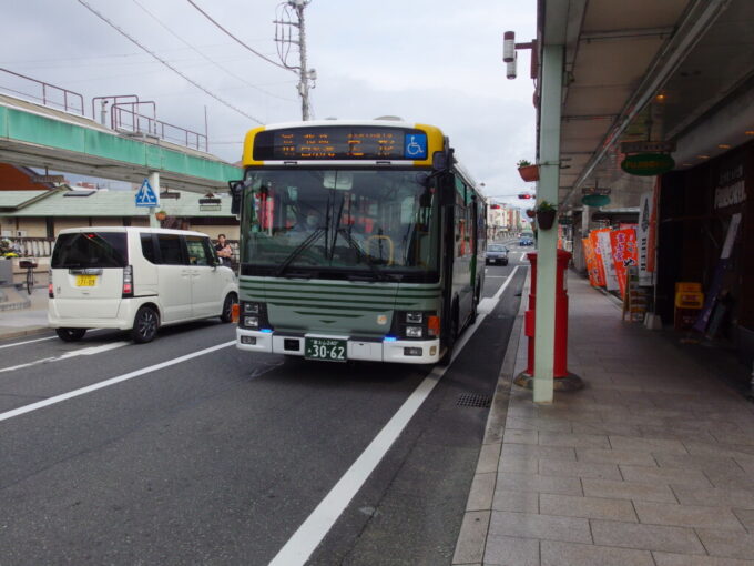 10月下旬初めての富士宮浅間大社バス停から富士急静岡バス足形行きに乗車し白糸の滝へ