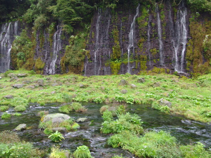 10月下旬初めての富士宮毎秒1.5ｔの湧水が落ちるという白糸の滝