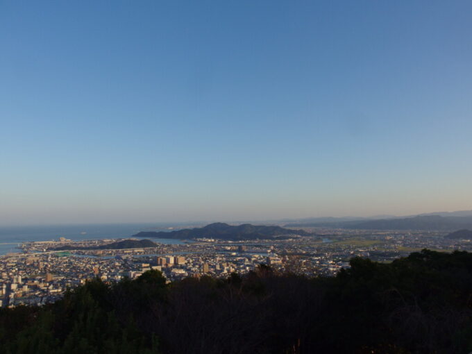 11月上旬初めての徳島眉山山頂から望む徳島の東海岸