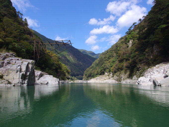 11月上旬初めての徳島大歩危峡まんなか遊覧船のUターン地点にある索道