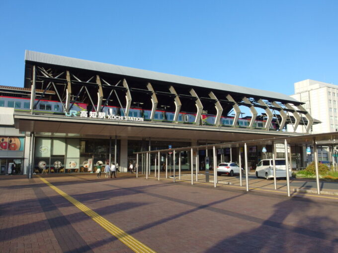 11月上旬人生初の高知駅