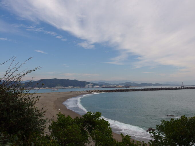 11月上旬初めての高知桂浜龍頭岬の北にのびる東浜とパステルに霞む高知の山並み