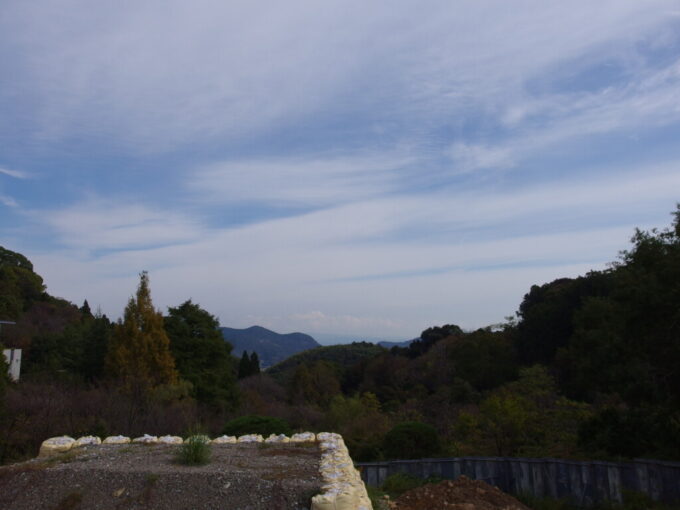 11月上旬初めての高知牧野植物園から眺める四国の山並み