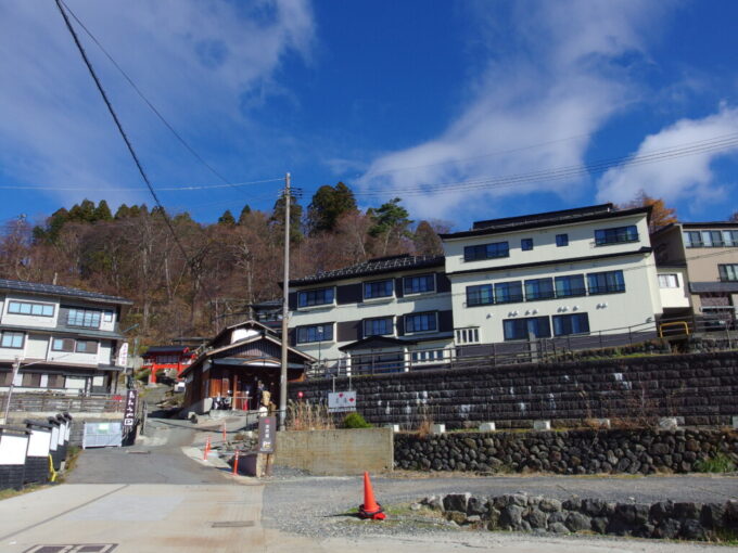 11月下旬晩秋の蔵王温泉20年近くぶりに再会したおおみや旅館と渋い佇まいの共同浴場上湯