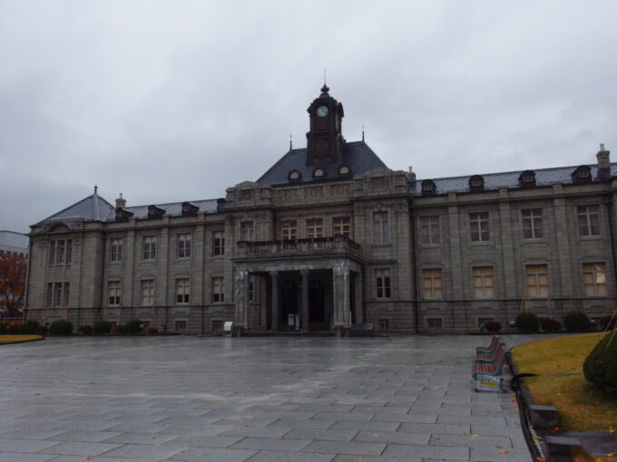 11月下旬晩秋の山形旧山形県庁舎山形県郷土館文翔館石張りの重厚な建築