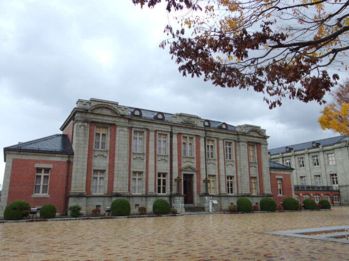 11月下旬晩秋の山形文翔館旧県会議事堂の重厚な佇まい