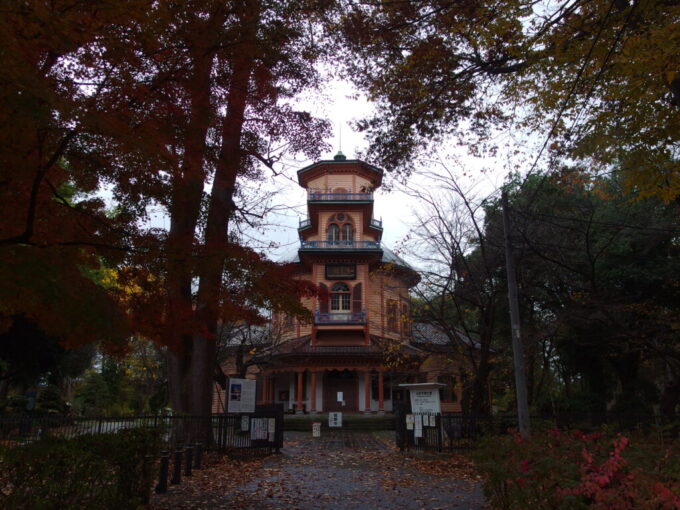 11月下旬晩秋の山形城跡霞城公園に移築復元された旧済生館本館