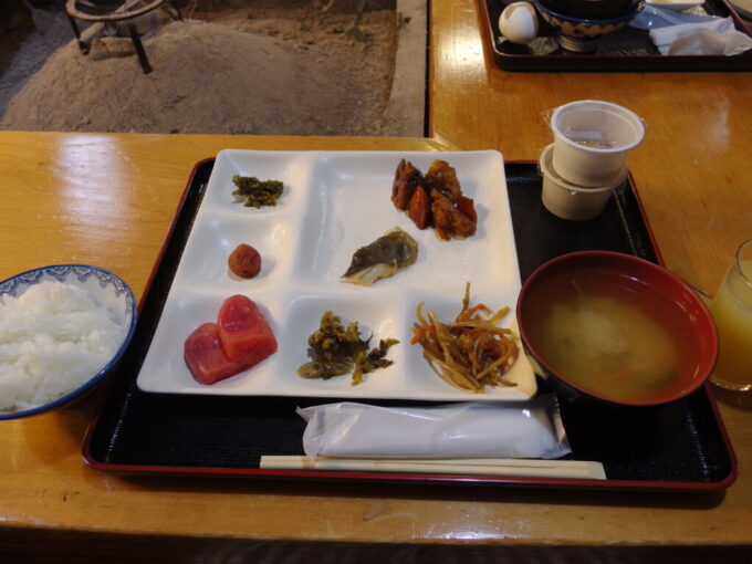 12月中旬冬の青森日本屈指の豪雪の地酸ヶ湯温泉湯治棟3泊目朝食