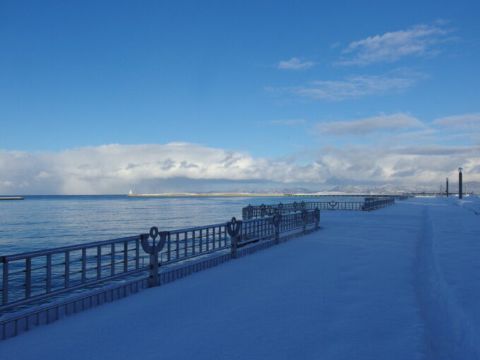 12月中旬冬の青森4日間のうちにだいぶ雪の積もった青い海公園