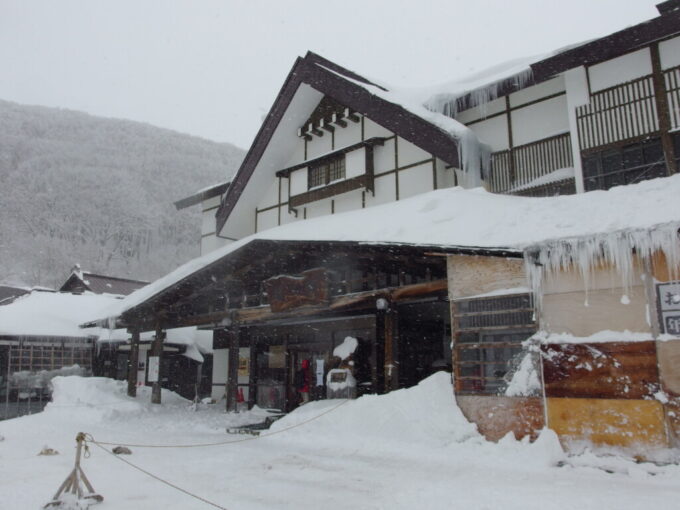 12月中旬冬の青森日本屈指の豪雪の地酸ヶ湯温泉旅館