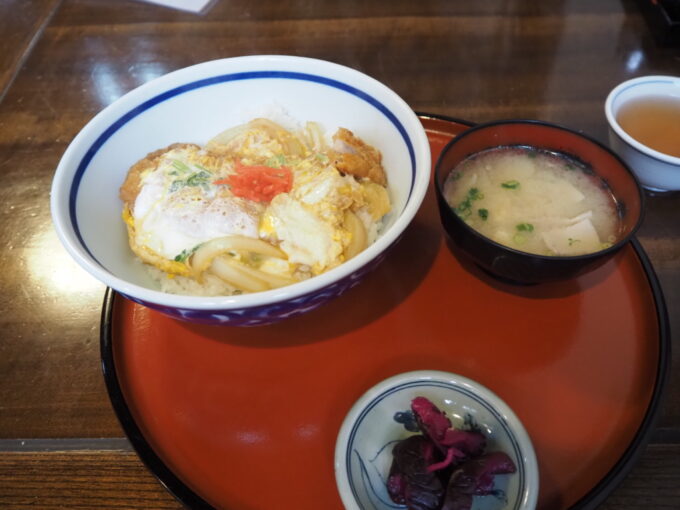 2月上旬厳冬期の花巻南温泉峡大沢温泉湯治屋食事処やはぎで味わう昼食カツ丼