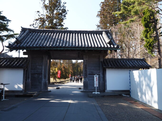 3月下旬春の松島国宝瑞巌寺総門