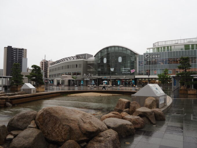 5月中旬雨の高松駅