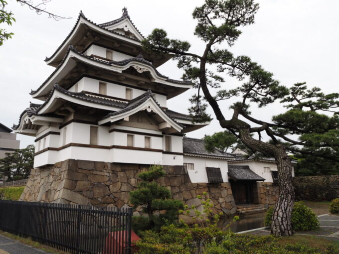 5月中旬の高松城跡玉藻公園現存する月見櫓