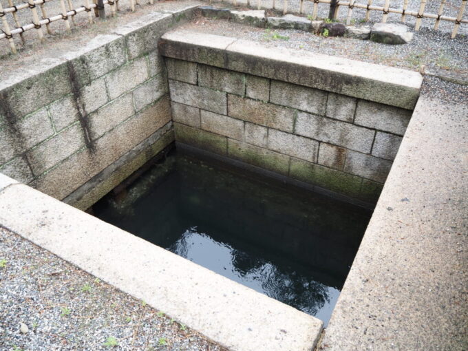 5月中旬の高松城跡玉藻公園お堀に海水を取り入れる水門
