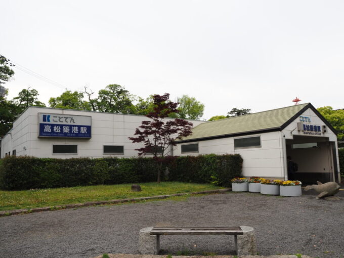 5月中旬の高松城跡玉藻公園に隣接することでん高松築港駅