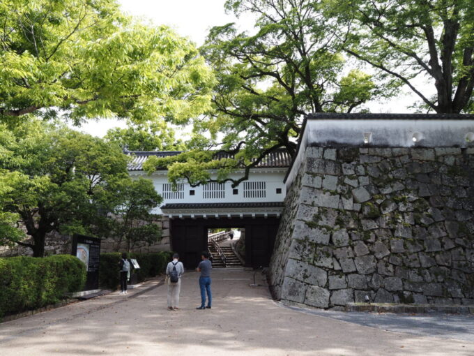 5月中旬の瀬戸内岡山城廊下門