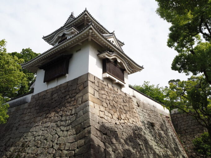 5月中旬の瀬戸内岡山城現存する2基の櫓のひとつである月見櫓